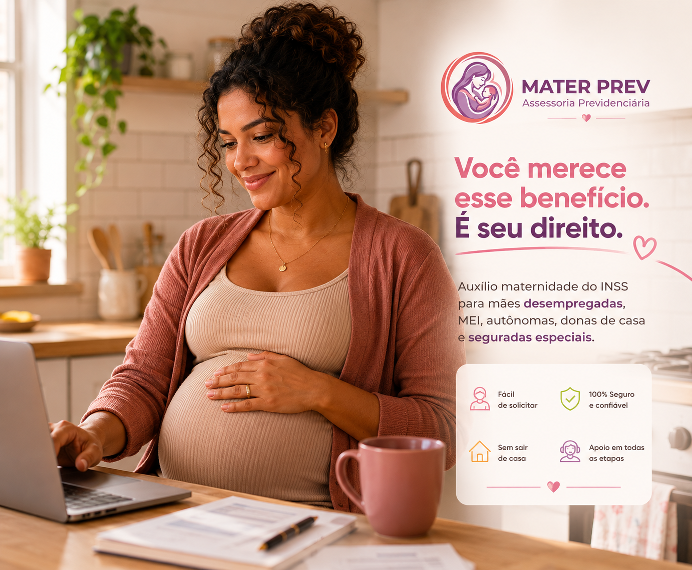 Mãe grávida trabalhando